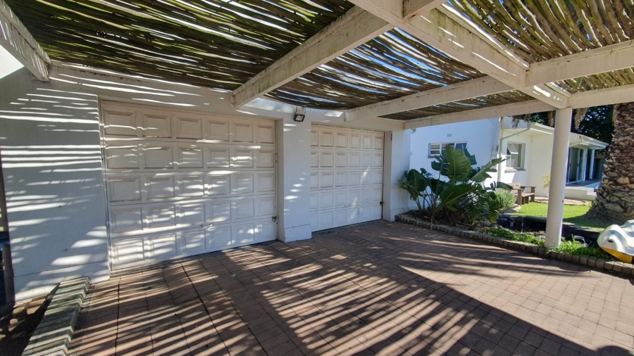 4 Bedroom Property for Sale in Stompneus Bay Western Cape